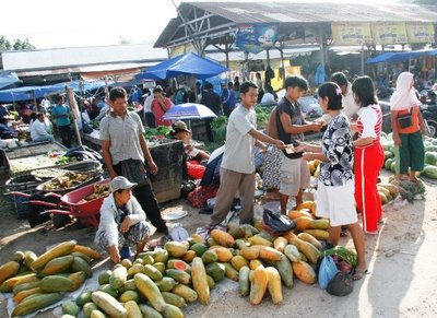 Antara Pasar  Tradisional dan Pasar  Modern Udin Widarso